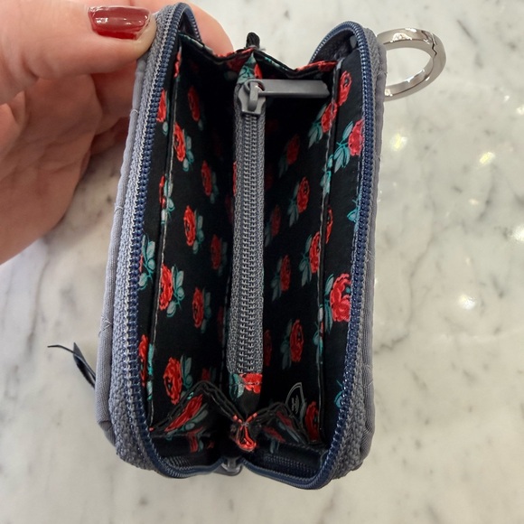 NEW Vera Bradley Gray Quilted Keychain Wallet Floral Interior - Picture 3 of 4
